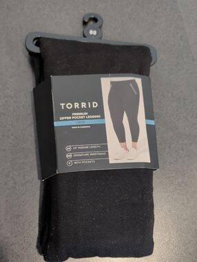 torrid Black Premium Zipper Pocket Crop Leggings